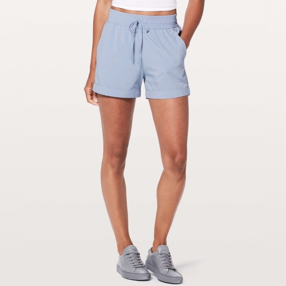Lululemon Spring Break Away Short *4-way Stretch 3" size 8 in EUC - Picture 1 of 11